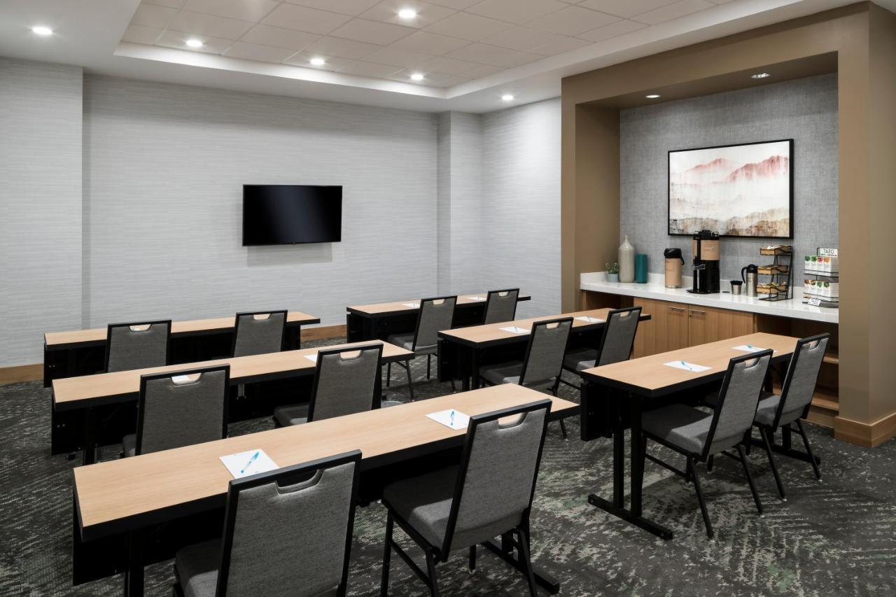 Hyatt Place Phoenix Hotel 4*